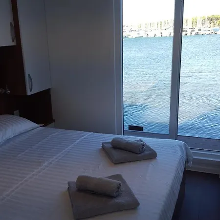 Floating House Sunflower Holiday home Pula