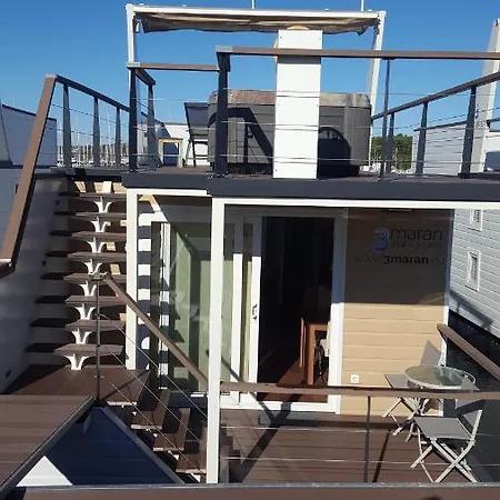 Floating House Sunflower Pola